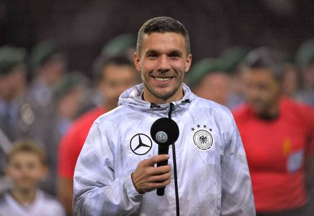 22.03.2017, Fussball Test-Länderspiel, Deutschland - England, in Dortmund, Signal-Iduna-Park-Stadion Dortmund, Lukas Podolski (Deutschland) hält seine Abschiedsrede. 