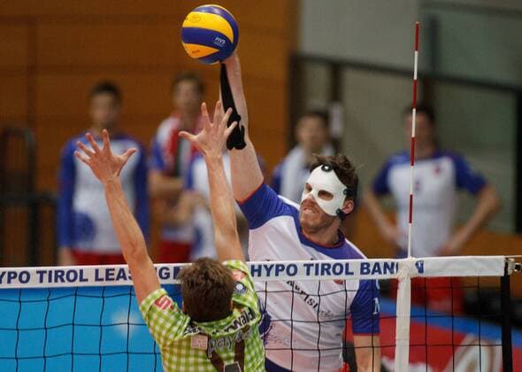 Angriff Maskenmann Jan KLOBUCAR ( 8, RHM). Volleyball, TSV Herrsching (HER) - United Volleys Rhein-Main (RHM), Bundesliga, Playoff Viertelfinale, 2.Spiel, Saison 2016 2017, am 22.03.2017 in Innsbruck U N I V E R S I T A E T S S P O RT H A L L E Oesterreich. x20170322_101x
