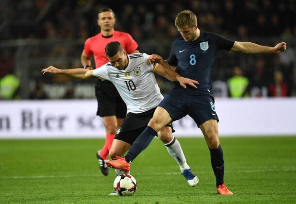 Fussball, Herren, Saison 2016 17, Länderspiel in Mönchengladbach, Deutschland - England, v. l. Lukas Podolski (Deutschland), Eric Dier (England), 22.03. 2017,