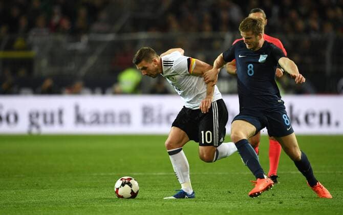 Fussball, Herren, Saison 2016 17, Länderspiel in Mönchengladbach, Deutschland - England, v. l. Lukas Podolski (Deutschland), Eric Dier (England), 22.03. 2017,