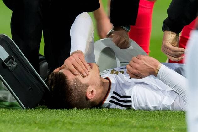 Dortmund, Germany 22.03.2017, Laenderspiel, Deutschland - England, Julian Weigl (GER) wird behandelt ( DeFodi001