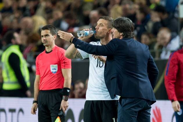 Dortmund, Germany 22.03.2017, Laenderspiel, Deutschland - England, Lukas Podolski (GER) und Bundestrainer Joachim Loew (GER) gestikuliert ( DeFodi001