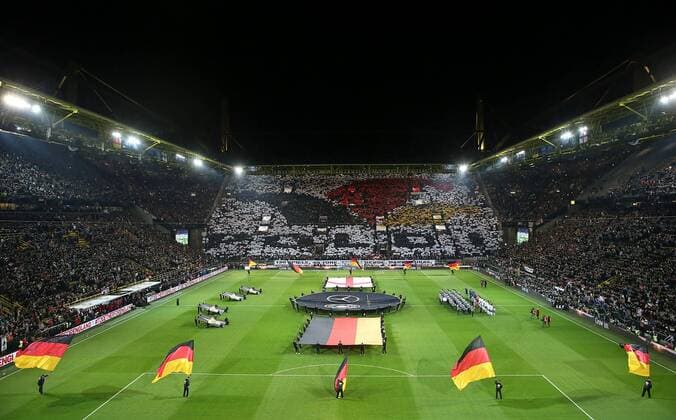 Fußball, Deutschland - England 22.03.2017, Fussball Test-Länderspiel, Deutschland - England, in Dortmund, Signal-Iduna-Park-Stadion Dortmund, Choreo der deutschen Fans für Poldi 