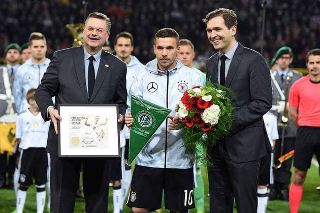 Fußball Länderspiel Deutschland - England am 22.03.2017 im Signal Iduna Park in Dortmund Verabschiedung Lukas Podolski ( Deutschland ), mitte xRx
