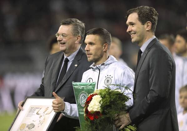 Foto : Abschied von , und Ehrung für Lukas Podolski ( Deutschland ) Fussball Länderspiel am Mi. 22.03.2017 Deutschland - England