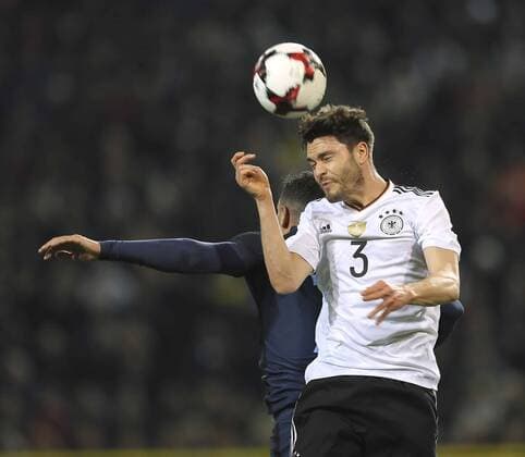 Fußball, Deutschland - England Foto : Jonas Hector ( Deutschland ) gegen Jake Livermore Fussball Länderspiel am Mi. 22.03.2017 Deutschland - England