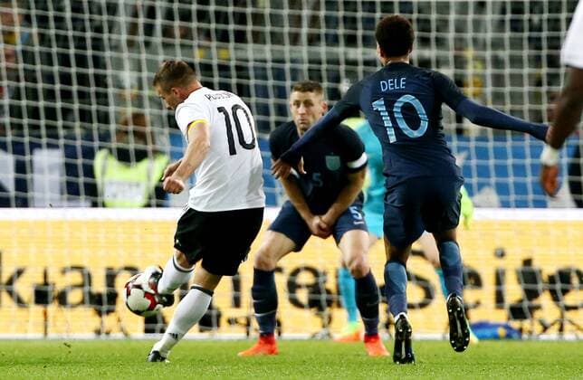 Themen der Woche - SPORT Fußball, Deutschland - England Bilder des Tages - SPORT Lukas Podolski Tor Torschuß zum 1:0, Dele Alli 10 Fußball Fussball Länderspiel Freundschaftsspiel Saison 2016 2017 22.03.2017 DFB Nationalmannschaft GER BRDeutschland vs. England ENG