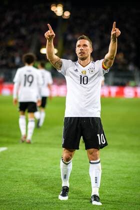 Bilder des Tages - SPORT Kapitaen Lukas Podolski (GER 10) beim Torjubel nach dem Treffer zum 1:0 beim Freundschaftsspiel zwischen Deutschland und England am 22.03.2017 in Dortmund Dortmund Copyright: xSchuelerx xEibnerx-xPressefotox EP_JSE