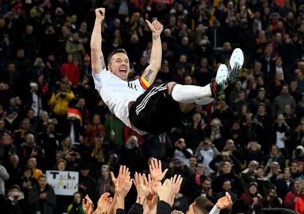 22.03.2017, xfux, Fussball Freundschaftsspiel, Deutschland - England, emspor, v.l. Lukas Podolski (Deutsche Fussball Nationalmannschaft DFB) jubeln jubelt nach Spielende. Dortmund