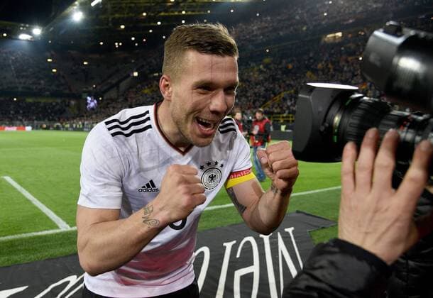 22.03.2017, xfux, Fussball Freundschaftsspiel, Deutschland - England, emspor, v.l. Lukas Podolski (Deutsche Fussball Nationalmannschaft DFB) jubelnd bejubelt jubelt jubeln nach Spielende Dortmund