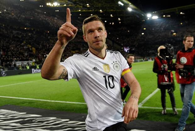 22.03.2017, xfux, Fussball Freundschaftsspiel, Deutschland - England, emspor, v.l. Lukas Podolski (Deutsche Fussball Nationalmannschaft DFB) jubeln jubelt nach Spielende. Dortmund