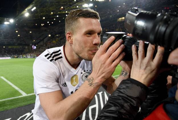 22.03.2017, xfux, Fussball Freundschaftsspiel, Deutschland - England, emspor, v.l. Lukas Podolski (Deutsche Fussball Nationalmannschaft DFB) jubeln jubelt nach Spielende. Dortmund
