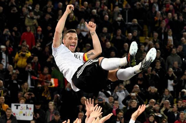 22.03.2017, xfux, Fussball Freundschaftsspiel, Deutschland - England, emspor, v.l. Lukas Podolski (Deutsche Fussball Nationalmannschaft DFB) jubeln jubelt nach Spielende. Dortmund