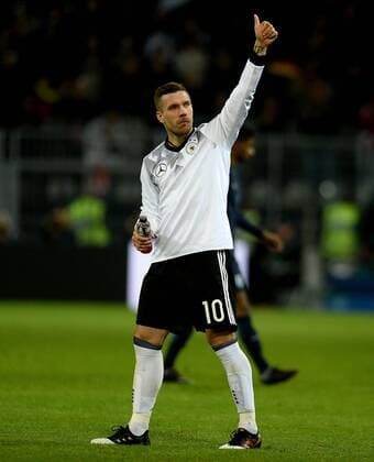 22.03.2017, xfux, Fussball Freundschaftsspiel, Deutschland - England, emspor, v.l. Lukas Podolski (Deutsche Fussball Nationalmannschaft DFB) jubeln jubelt nach Spielende. Dortmund