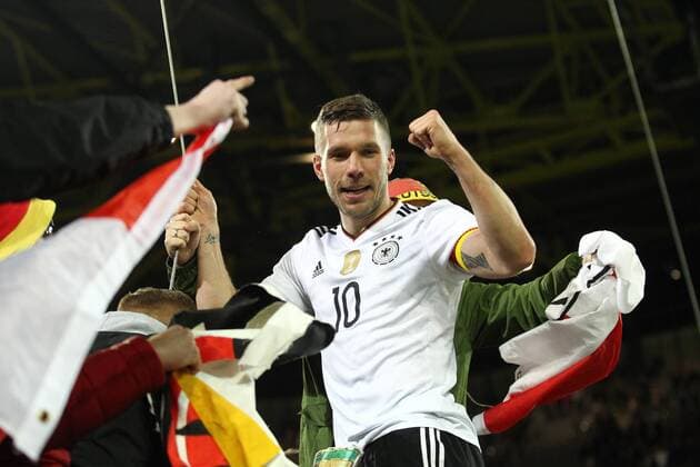 Lukas Podolski (Deutschland) auf dem Zaun bei den Fans, Deutschland vs England, Fussball, Laenderspiel, 22.03.2017, Foto Neis Eibner Dortmund Copyright: xNeis Eibner-Pressefotox EP_ANS