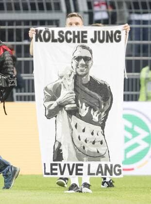 Bilder des Tages - SPORT Lukas PODOLSKI, DFB 10 Schlussjubel Abschied DEUTSCHLAND - ENGLAND (1 -0 ) Freundschaftsspiel, friendly match, Abschiedsspiel Lukas Podolski, Deutsche Fussball Nationalmannschaft, DFB am 22.03.2017 in Dortmund.