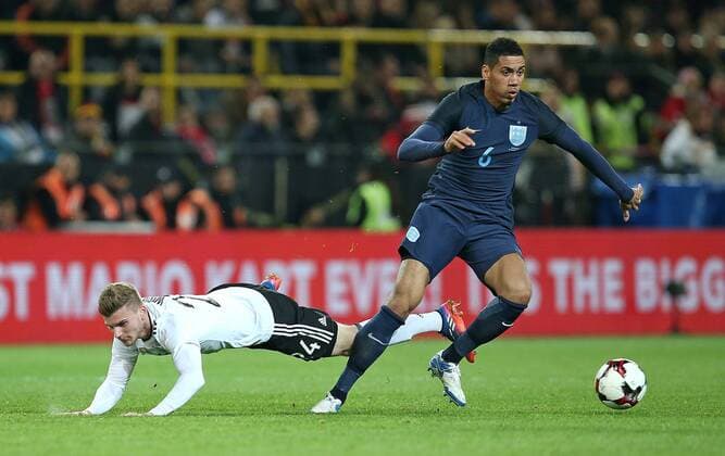 22.03.2017, Fussball Test-Länderspiel, Deutschland - England, in Dortmund, Signal-Iduna-Park-Stadion Dortmund, v.l. Timo Werner (Deutschland) gegen Christopher Smalling (England) 