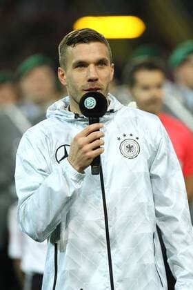Lukas Podolski (Deutschland) richtet ein paar Worte an die Fans, Deutschland vs England, Fussball, Laenderspiel, 22.03.2017, Foto Neis Eibner Dortmund Copyright: xNeis Eibner-Pressefotox EP_ANS