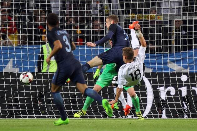 22.03.2017, Signal Iduna Park, Dortmund, GER, Testspiel, Deutschland vs England, im Bild Jamie Vardy of England and Joshua Kimmich of Germany in action Jamie Vardy of England and Joshua Kimmich of Germany in action during the friendly soccer match between Germany and England at the Signal Iduna Park in Dortmund, Germany on 2017 03 22. Dortmund  EP_fil  