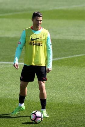 Fußball, Nationalteam Portugal, Training March 21, 2017 - Lisbon, Portugal - Portugals forward Cristiano Ronaldo in action during a training session at Cidade do Futebol (Football City) training camp in Oeiras, outskirts of Lisbon on March 21, 2017, ahead of the FIFA World Cup WM Weltmeisterschaft Fussball Russia 2018 qualifier match Portugal vs Hungary. Portugal s Football Team Training Session In Lisbon  - ZUMAn230 20170321_zaa_n230_442 Copyright: xPedroxFiuzax