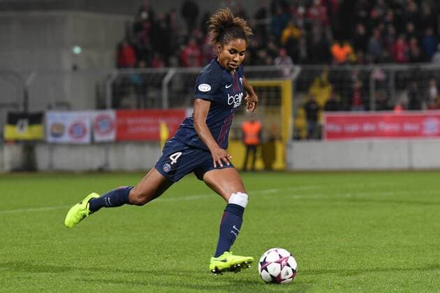 Laura Georges (Paris Saint-Germain, PSG, 4) Freisteller, Einzelbild, Aktion, Action, Fussball, UEFA Women s Champions League, FC Bayern München - Paris Saint-Germain, xslx