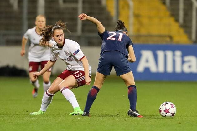 Muenchen, Germany, 23.03.2017, Champions League Viertelfinale, Frauen, FC Bayern Muenchen - Paris Saint-Germain, Sara Daebritz (FCB) und Veronica Boquete (PSG) im Zweikampf ( DeFodi507