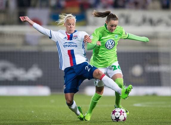 vl: Caroline Seger (LYO), Caroline Graham Hansen (VfL) Fussball Frauen international: UEFA Championsleague, Saison 2016 2017, Viertelfinale Hinspiel: VfL Wolfsburg - Olympique Lyonnais in Wolfsburg, Deutschland am 23.03.2017,