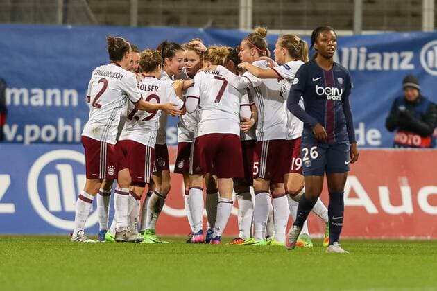 Muenchen, Germany, 23.03.2017, Champions League Viertelfinale, Frauen, FC Bayern Muenchen - Paris Saint-Germain, Tor zum 1:0 Torschuetze Vivianne Miedema (FCB) wird bejubelt ( DeFodi507