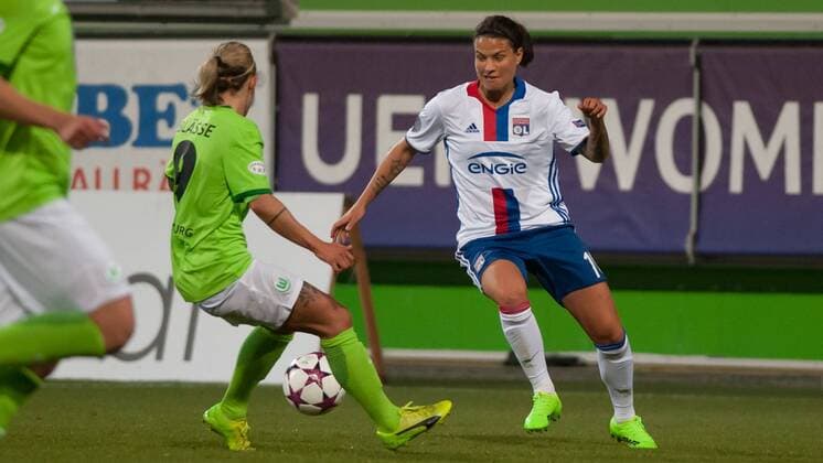 v.li.: Anna Blässe (Blaesse, VfL Wolfsburg, 9) im Zweikampf, Duell mit Dzsenifer Marozsan (Olympique Lyon, 10), Fussball, UEFA Women s Champions League, VfL Wolfsburg - Olympique Lyon, xobx