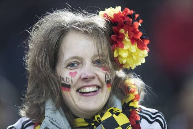 Fan, Fans, Fussballfans, supporters, spectators, Zuschauer, Jacke, Kutte, Weste, Fankurve, Schals Fanschals, Maske, Verkleidung, Bemalung im Gesicht, Gesichtsbemalung, Schminke junge huebsche Frau, Maedchen, attraktiv, laecheln, schoen, huebsch, DEUTSCHLAND - ENGLAND (1 -0 ) Freundschaftsspiel, friendly match, Abschiedsspiel Lukas Podolski, Deutsche Fussball Nationalmannschaft, DFB am 22.03.2017 in Dortmund.