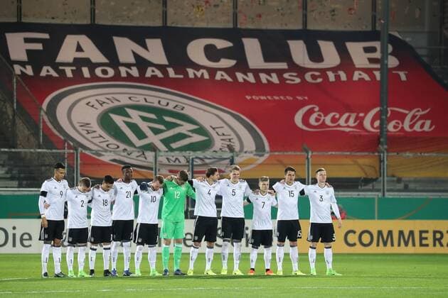 Die deutsche Strartelf bei der Schweigeminute für die Opfer des Terroranschlags in London, Trauer, Fussball, Länderspiel, Deutschland U21 U 21 - England U21, xozx