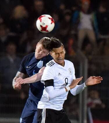 Fußball, U21 Länderspiel, Deutschland - England 24.03.2017, xhbx, Fussball Freundschaftsspiel, Deutschland U21 U 21 - England U21, emspor, v.l. Alfie Mawson (England U21), Davie Selke (Deutschland U21) Wiesbaden
