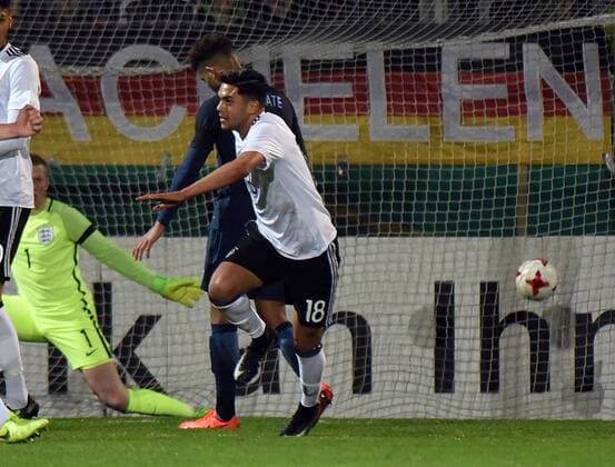 Fußball, U21 Länderspiel, Deutschland - England 24.03.2017, xhbx, Fussball Freundschaftsspiel, Deutschland U21 U 21 - England U21, emspor, v.l. Torjubel, Goal celebration, celebrate the goal 1:0 durch Nadiem Amiri (Deutschland U21) Wiesbaden