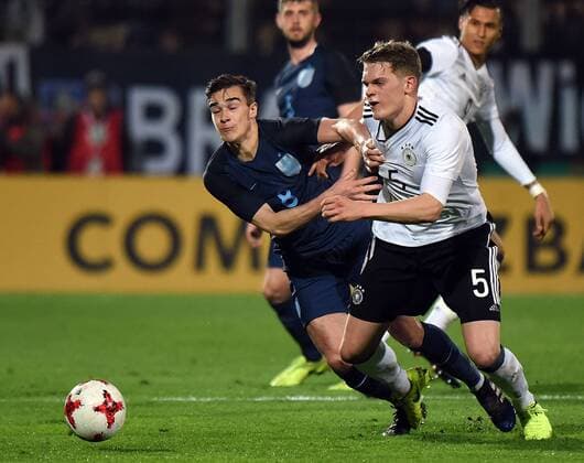 24.03.2017, xhbx, Fussball Freundschaftsspiel, Deutschland U21 U 21 - England U21, emspor, v.l. Harry Winks (England U21), Matthias Ginter (Deutschland U21) Wiesbaden