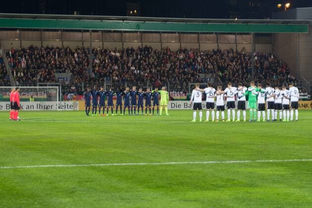 Schweigeminute anlässlich des Terroranschlags in England, Fußball, Länderspiel, U21 U 21 Deutschland - England, xprx