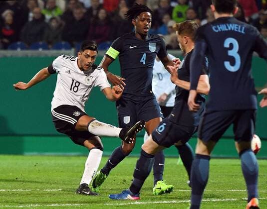 24.03.2017, xpsx, Fussball Freundschaftsspiel, Deutschland U21 U 21 - England U21, emspor, v.l. tor zum 1:0 für deutschland Torschütze Nadiem Amiri (Deutschland), Nathaniel Chalobah (England), Alfie Mawson (England), Ben Chilwell (England) Wiesbaden Fussball_1Liga_Mainz_Schalke_170319