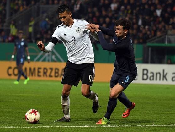 24.03.2017, xpsx, Fussball Freundschaftsspiel, Deutschland U21 U 21 - England U21, emspor, v.l. Davie Selke (Deutschland), Ben Chilwell (England) Wiesbaden