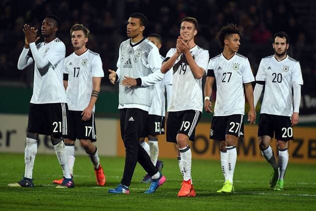 24.03.2017, xpsx, Fussball Freundschaftsspiel, Deutschland U21 U 21 - England U21, emspor, v.l. jubel nach dem sieg Wiesbaden