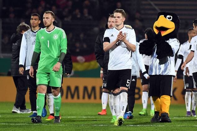 24.03.2017, xpsx, Fussball Freundschaftsspiel, Deutschland U21 U 21 - England U21, emspor, v.l. jubel nach dem sieg Wiesbaden