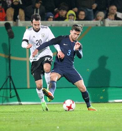 24.03.2017, xsvx, Fussball Freundschaftsspiel, Deutschland U21 U 21 - England U21, emspor, v.l. Levin Öztunali (DFB U21) Ben Chilwell (England U21) Wiesbaden