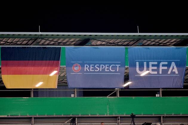 Fußball U 21 Länderspiel Deutschland - England am 24.03.2017 in der Brita-Arena in Wiesbaden Deutschland - Respect - UEFA Fahnen xJKx