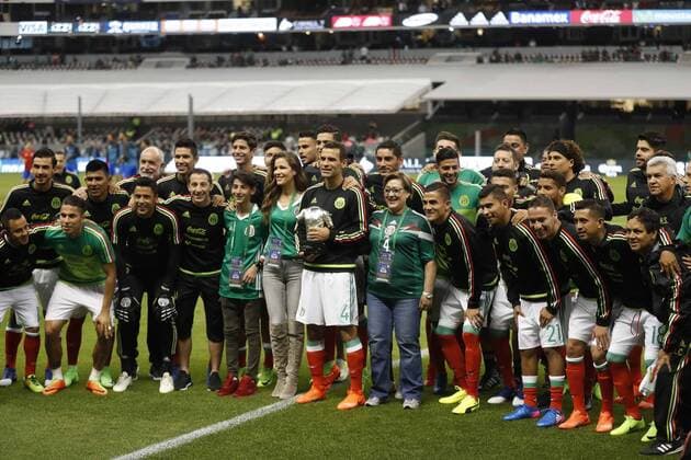 March 24, 2017 - Mexico - EUM20170324DEP07.JPG.CIUDAD DE MEXICO SoccerFutbol-Seleccion.- Homenaje al defensa de la Seleccion mexicana, Rafael Marquez, durante el encuentro eliminatorio ante la escuadra de Costa Rica, Estadio Azteca, 24 de marzo de 2017. Foto: Agencia EL UNIVERSALLuis CortesJMA Latin Sports - March 24, 2017  - ZUMAu78_ 20170324_zaf_u78_097 Copyright: xElxUniversalx