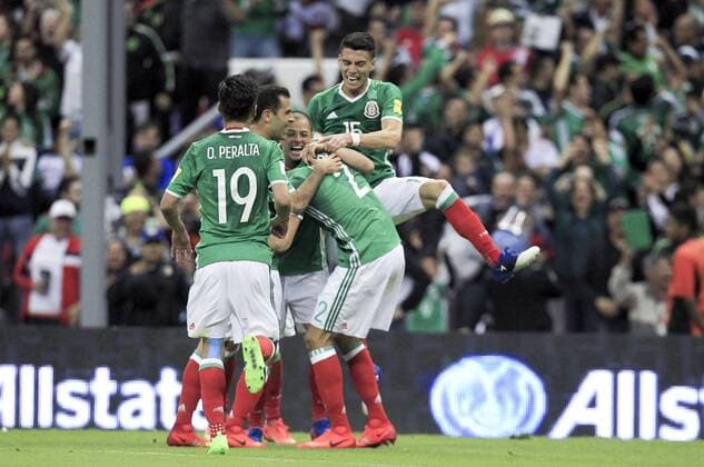 (170325) -- MEXICO CITY, March 25, 2017 -- Mexico s Javier Hernandez (C) celebrates after scoring with his teammates during the qualifying match for 2018 Russia World Cup against Costa Rica in Mexico City, capital of Mexico, March 24, 2017. Str) (vf) (SP)MEXICO-MEXICO CITY-FOOTBALL-WORLD CUP QUALIFICATION e STR 