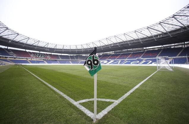 23.03.2017, Fussball GER, Gazprom Benefizspiel, PROjekt Bolzplatz, Hannover 96 - FC Schalke 04 3:1, HDI Arena in Hannover, Innenansicht mit Spielfeld und Eckfahne.