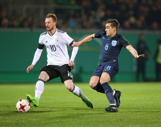 24.03.2017, Fussball U21 U 21 Laenderspiel 2017, Deutschland - England 1:0, Maximilian Arnold (Deutschland), li., gegen Harry Winks (England)