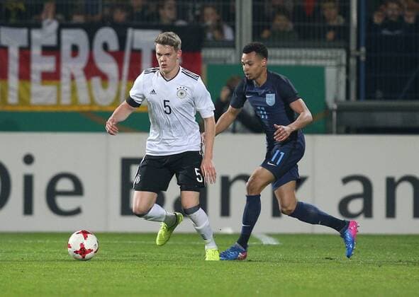 24.03.2017, Fussball U21 U 21 Laenderspiel 2017, Deutschland - England 1:0, Matthias Ginter (Deutschland), li., gegen Jacob Murphy (England)