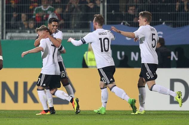24.03.2017, Fussball U21 U 21 Laenderspiel 2017, Deutschland - England 1:0, Jubel (v.li.) Max Meyer (Deutschland), Nadiem Amiri (Deutschland), Maximilian Arnold (Deutschland), Matthias Ginter (Deutschland)