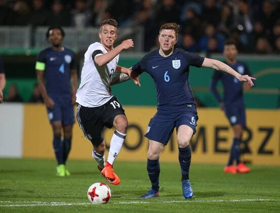 24.03.2017, Fussball U21 U 21 Laenderspiel 2017, Deutschland - England 1:0, Janik Haberer (Deutschland), li., gegen Alfie Mawson (England)