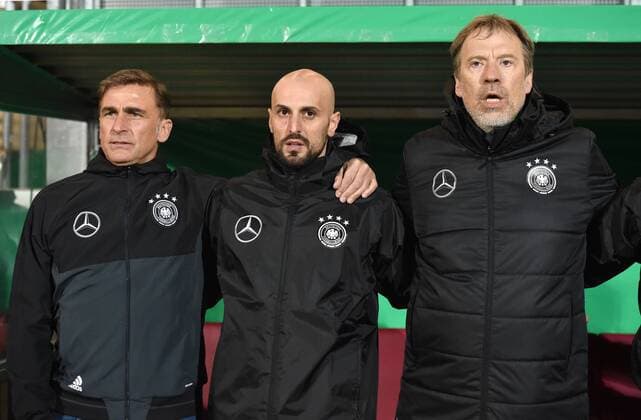 24.03.2017, Fussball U21 U 21 Laenderspiel 2017, Deutschland - England 1:0, v.li., Trainer Stefan Kuntz (Deutschland), Assistenztrainer Antonio di Salvo (Deutschland), Torwarttrainer Klaus Thomforde (Deutschland)