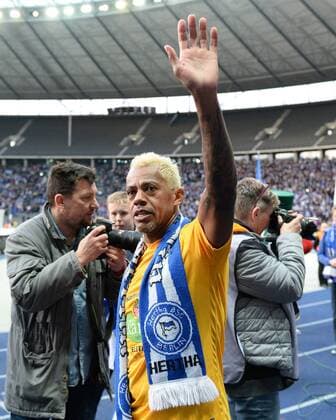 Bilder des Tages - SPORT Fussball, Herren, Saison 2016 2017, Abschiedsspiel Marcelinho, Marcelinho verabschiedet sich von den Hertha-Fans, 25.03.17,